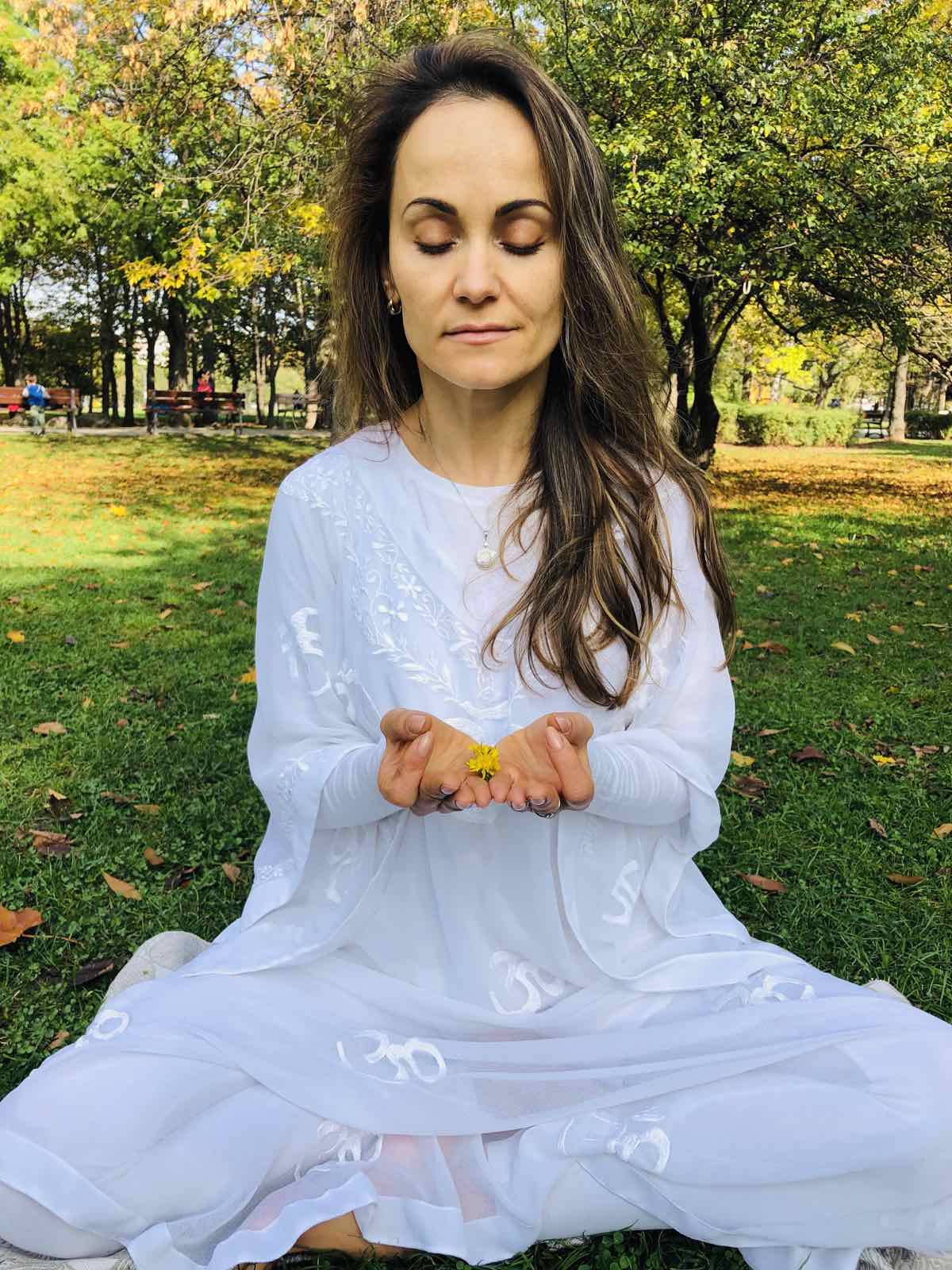 prvo-se-ustanovi-v-yoga-i-togava-deystvay